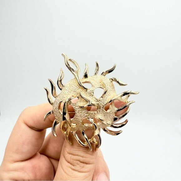 Vintage Signed Sarah Coventry Brutalist Sea Urchin Goldtone Brooch - Picture 1 of 6